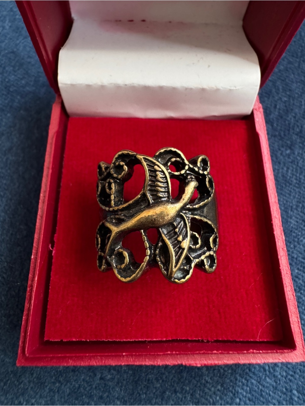 Vintage gold tone bird accent statement Ring size 7